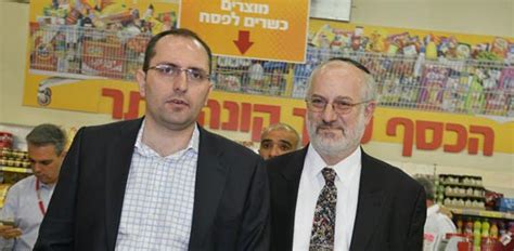 התקשורת והיסטוריה בהתהוות בית הספר. אלשטיין הודיע שירכוש מניות בן משה ב-IDB; בן משה מתנגד - גלובס