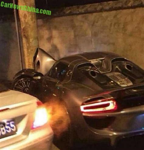 Porsche 918 Spyder Crashes In China