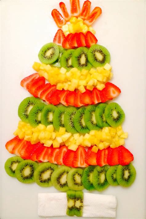 This fun christmas tree fruit platter can't help but bring a smile to your littles ones faces! 12 best images about Fruit Trays on Pinterest | Christmas ...