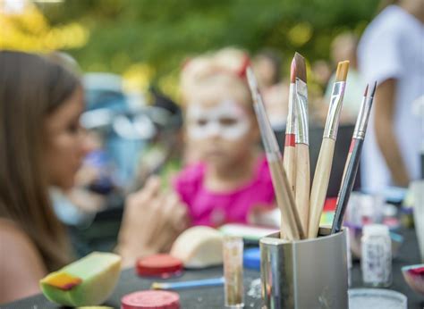 16 Exuberantly Fun And Vibrant Booth Ideas For A School Carnival