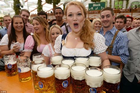 O Zapft Is Beer Drinkers Mecca Begins As Oktoberfest Kicks Off In Munich With The