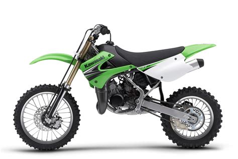 With a cylinder bore of 1.9 in and stroke of 1.8 in, its motor is oversquare, meaning that the cylinder bore (width) is greater than the stroke (length). 2009 Kawasaki KX85