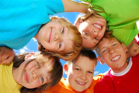 10 Secrets to Raising Happy Children - New Kids Center