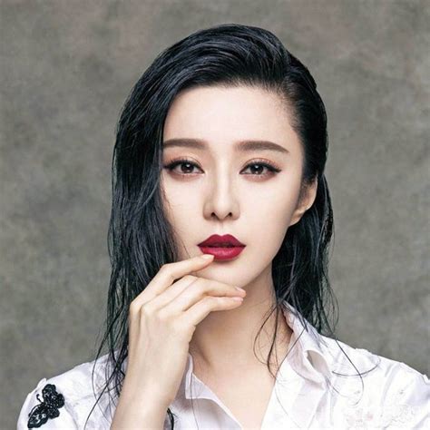 Phạm băng băng xuất hiện dịu dàng như gái quê nhưng nhan sắc vẫn không chê vào đâu được. Phạm Băng Băng viết tâm thư và nộp 3000 tỷ để không phải ...