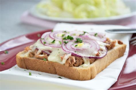 Das restaurant mit großer sonnenterrasse befindet sich direkt am rhein. Thunfisch-Toast - Rezept | GuteKueche.at