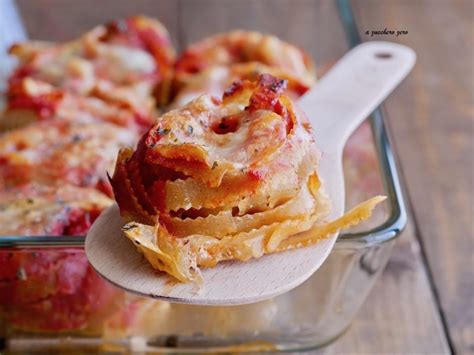 Magatello detto anche girello o lacerto, parte pregiata della coscia del manzo o del vitello, magra e tenera. Nidi di tagliatelle integrali al forno - a zucchero zero