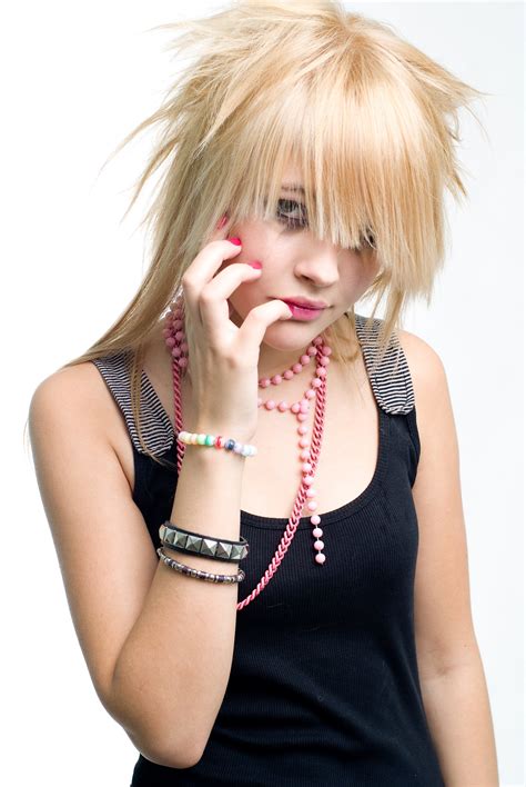 42 Scene Hairstyles Ideas For Girls – InspirationSeek.com