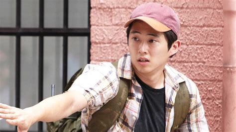 Video Extra The Walking Dead Hanging With Steven Yeun Inside The