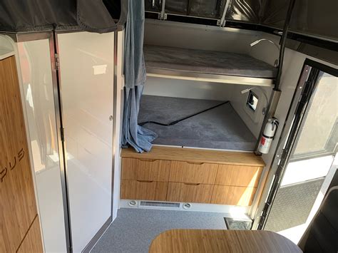 De zilvergrijze metallic kleur en het gekleurde fiat logo geven uw camper een echte verfraaing en moderne look. 2020 Opus Caravan OP15