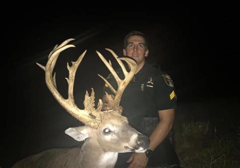 As a guide for both our farm producers and consumers, florida farm bureau has created a list of farm/farm stands selling directly to retail consumers consumers should also check facebook pages for food availability at local farms and hours of retail operation. Florida Man Arrested for Poaching Huge Buck | Sporting ...