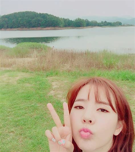 Snsd S Sunny Greets Fans With Her Cute Selfie Wonderful Generation