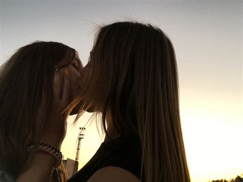 Поцелуй Двух Девушек Фото — Photobyru