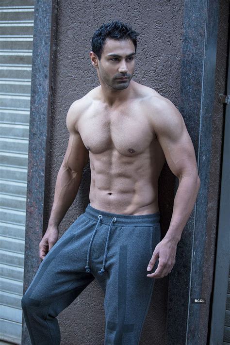 Pictures Of Fitness And Fashion Model Karan Oberoi Photogallery Times Of India
