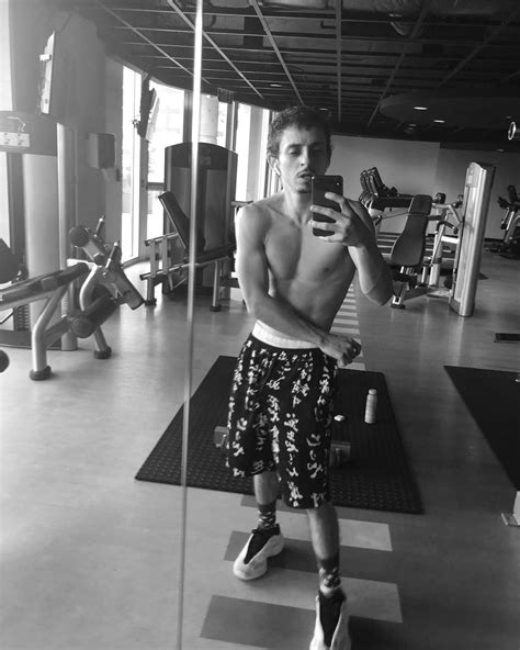 Moises Arias Abs