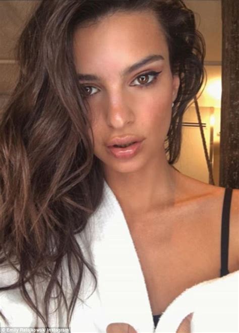 Emily Ratajkowski SIZZLES In Entirely Nude Snap Daily Mail Online