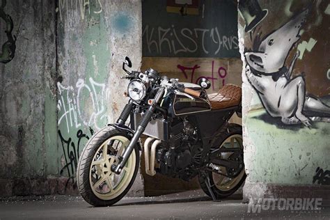 The kawasaki ninja 250r is a 249cc motorbike. Kawasaki Ninja 250R al estilo cafe-racer, por Mr. Ride ...