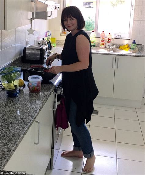 Four Couples Keep A Daily Housework Diary To Find Out Who Does The Most Work Daily Mail Online