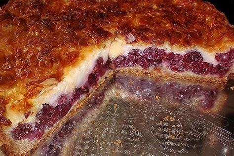 Kirschkuchen ist besonders bei kindern beliebt und ganz schnell gemacht. Allgäuer Kirschkuchen | Rezept in 2020 | Kirschkuchen ...