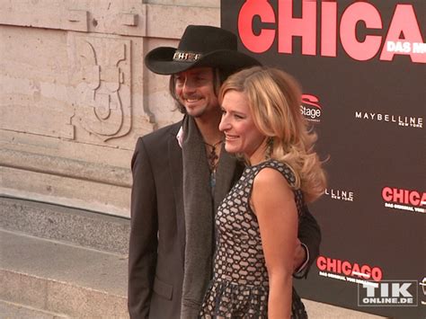 Stefanie hertel kam mit ehemann lanny lanner und sorgte beim musikalischen programm für jede menge emotionale momente. Stars feiern die Premiere des Musicals „Chicago" in Berlin ...