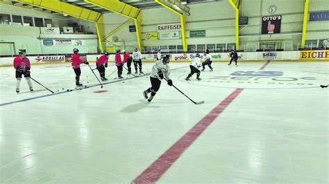 @ehc_arosa @suedostschweiz #ehcarosa #redlionsreinach pic.twitter.com/f0wqks1nqx. Die Red Lions Reinach in Sursee auf Eis | Wynentaler Blatt
