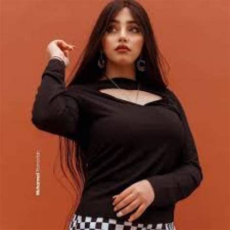 دخلت الفنانة البحرينية زهرة عرفات على الخط في أزمة السعودية ريناد، وإهانتها المباشرة لأصحاب الهالات. تجديد حبس فتاة "التيك توك" ريناد عماد ٤٥ يوما و ترحيلها ...