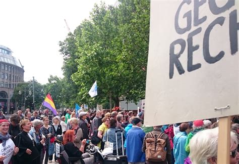 Fotos Protest Der Omas Gegen Rechts Berlin Am Breitscheidplatz Berlin Gegen Nazis