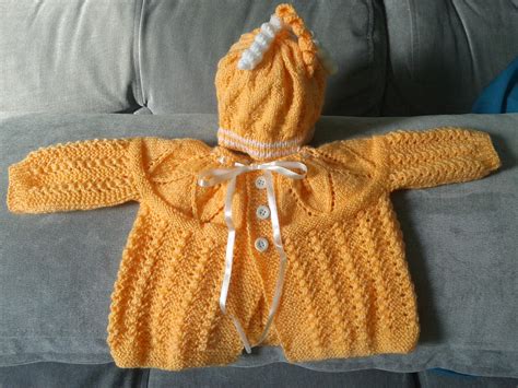 brisa ateliÊ casaquinho de bebÊ em tricÔ com pala de folhinhas