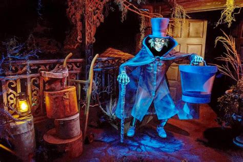 Disneylands Haunted Mansion Closes To Prep For Halloween Orange