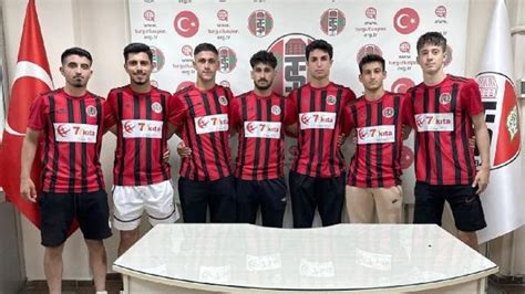 Turgutluspor altyapısından 7 oyuncuyla profesyonel sözleşme imzaladı
