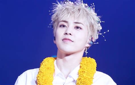 Foto lucu exo saat tidur. Foto Xiumin EXO Lari Dikejar Fans Ini Dianggap Lucu Sekaligus Bikin Ngeri