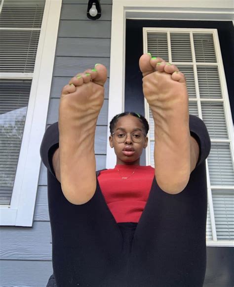 Cute Ebony Feet 🦶🏽 Rebonyfeet