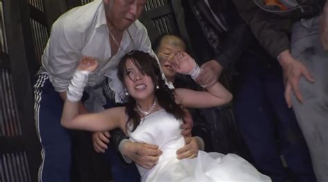 ホームレス軍団が幸せの絶頂の花嫁をさらっ アダルト動画 Duga