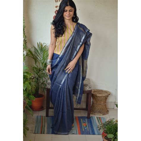Pin by Rakiba Sultana on Traditional saree blouse designs | Saree trends, Traditional saree ...
