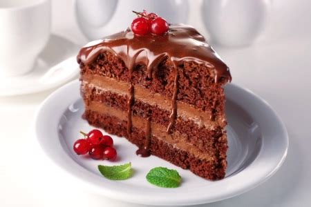 He wanted a machine that was both high in quality and cheap as dirt. you can't have your cake and eat it too - Meaning & Origin