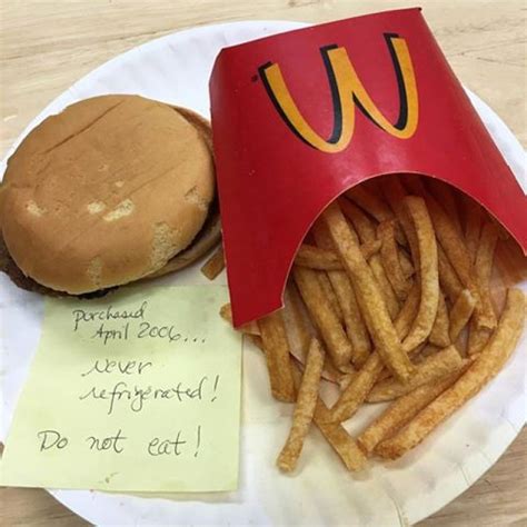 Maybe you would like to learn more about one of these? Así luce una hamburguesa de McDonald's después de 10 años