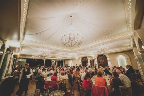 En él podrás saborear la buena cocina andaluza. Boda en Carmen de los Chapiteles e Iglesia del Sagrario