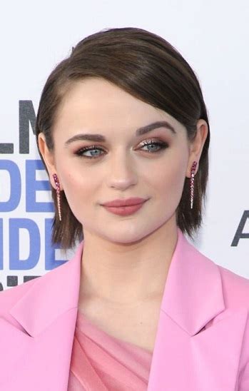 31 Joey King Hairstyles Haircuts And Wigs Now And Then