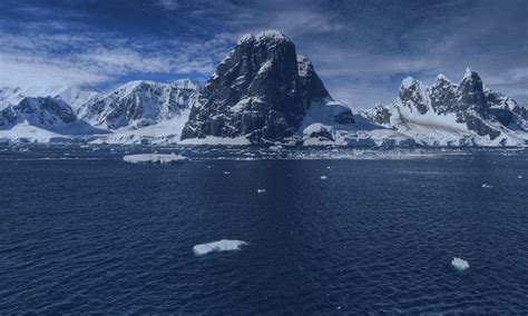 Coastline Of Antarctica With Mountains Discovering Antarctica