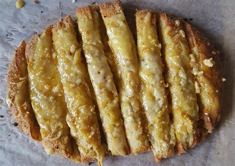 Each bite is tender, cheesy with a lovely garlic taste. Keto cheesy garlic bread 😍 : ketonz