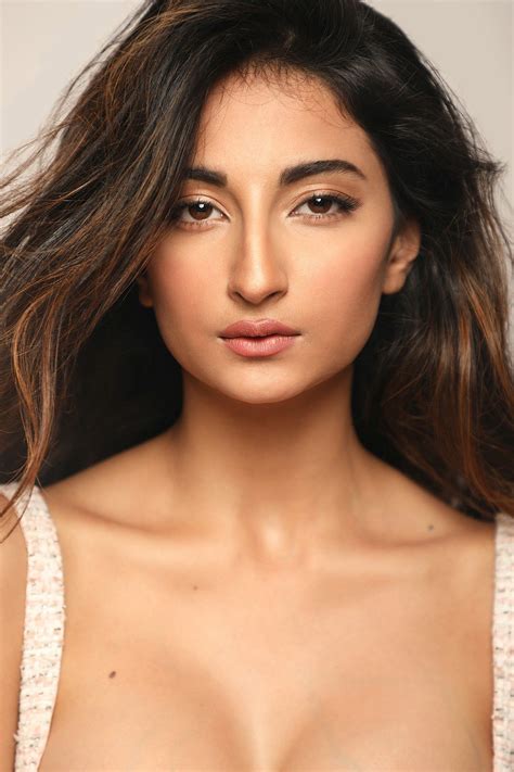 She revealed that she weighed 73 kg after the birth of her son reyansh kohli, and needed to lose weight urgently. Palak Tiwari Biography, Wiki, Age, Schooling, Profile ...