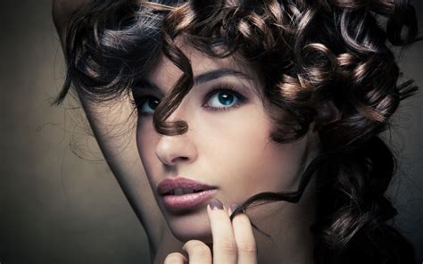 Model With Curly Hair Wallpapers And Images Wallpapers Pictures Photos