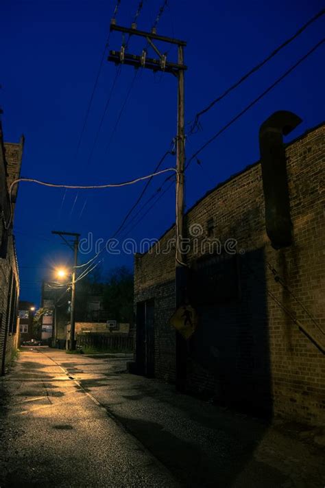 Dark And Gritty Chicago Urban City Street And Alley At Night De Stock