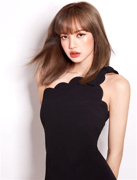 20 Times Blackpinks Lisa Wore The Most Beautiful Dresses Koreaboo