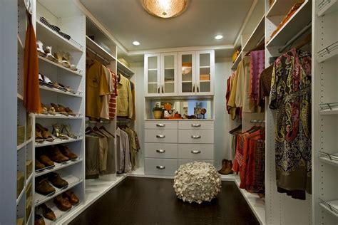 Walk in wardrobe designs range from the simple functional run of shelves and uprights to stunning designs that incorporate ornate skirting, detailed columns and striking cornice profiles, all incorporated to frame either an open wardrobe system or hinged wardrobes doors. 17 Elegant And Trendy Bedroom Closet Desingns | Home Decorating Ideas