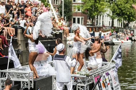 vrolijk pride canal parade amsterdam 2014 redactionele stock foto image of amsterdam aldus