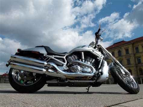 It has been designed to celebrate the 10 years since it's first. Test Harley-Davidson V-Rod 10th Anniversary Edition ...