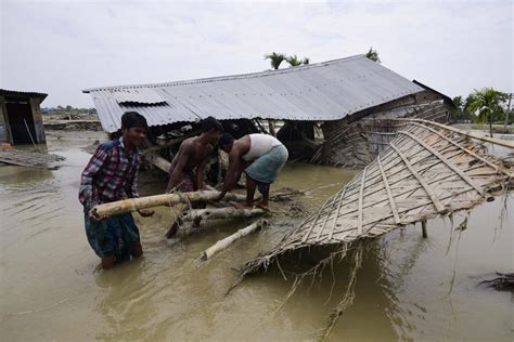 Assam Floods Update 21 Lakh Affected 50 Dead Ibtimes India