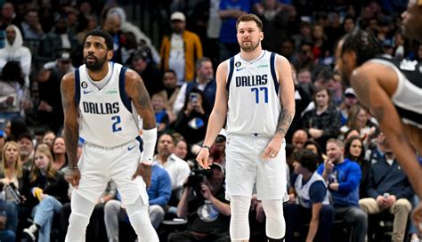 Luka Doncic Kyrie Irving Lead Mavs To Rout Of Spurs