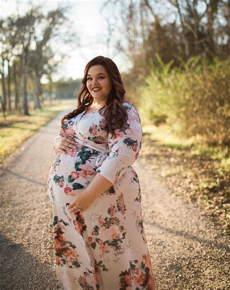 Pin On Plus Size Maternity Photos