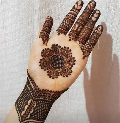 Pin By Rajiya Shekh On Mahhadi Circle Mehndi Designs Round Mehndi